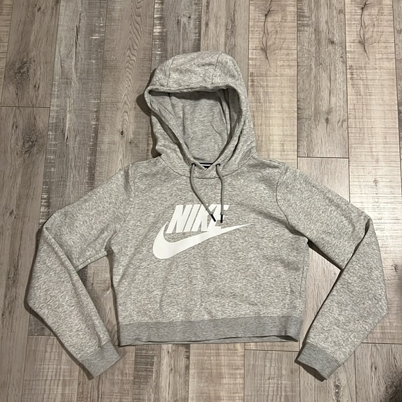 Nike Sportswear Essential Cropped Hoodie - Picture 4 of 11